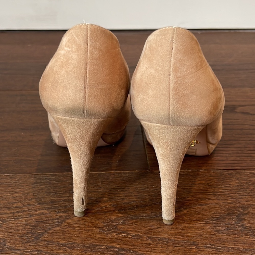 Prada Women’s Blush Tan Heels Size 37 - Picture 4 of 9